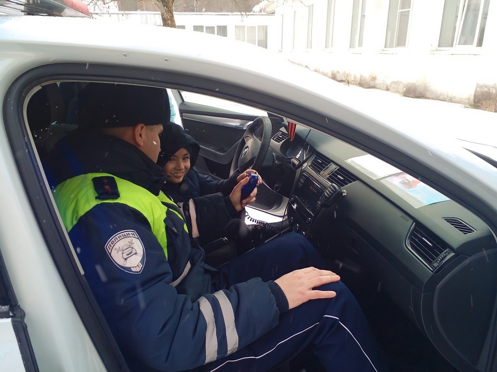 Госавтоинспекторы познакомили школьников с профессией водитель